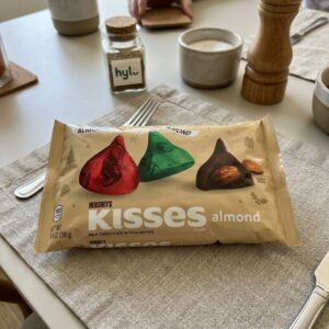Hershey's Kisses Almond Milk Chocolate, 266g