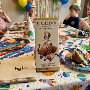 Godiva Masterpieces Milk Chocolate Hazelnut Oyster, 83g