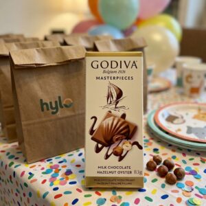 Godiva Masterpieces Milk Chocolate Hazelnut Oyster, 83g