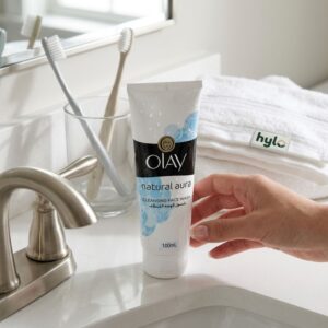 Olay Natural Aura Cleansing Face Wash, 100mL