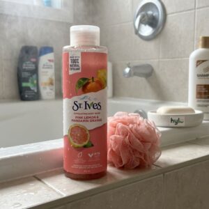 St. Ives Pink Lemon & Mandarin Orange Exfoliating Body Wash, 450ml