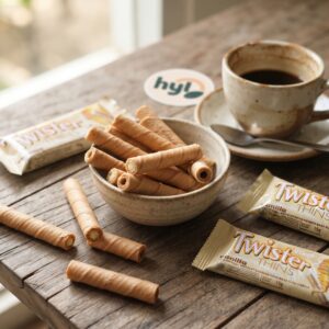 Delfi Twister Thins Vanilla Wafer Roll, 12x15g