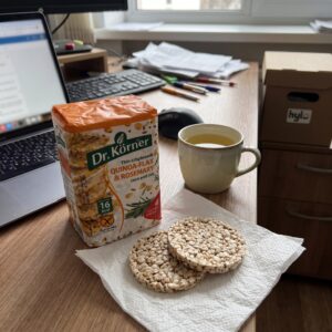 Dr. Korner Corn and Rice Thin Crispbreads Quinoa Flax and Rosemary, 100g