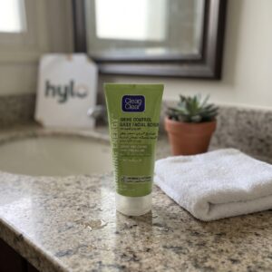 Clean and Clear Morning Energy Shine Control Daily Facial Scrub, 150ml