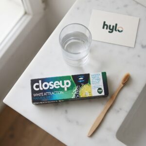 Closeup White Attraction Natural Smile Lemon Essence and Sea Salt Gel Toothpaste, 100g